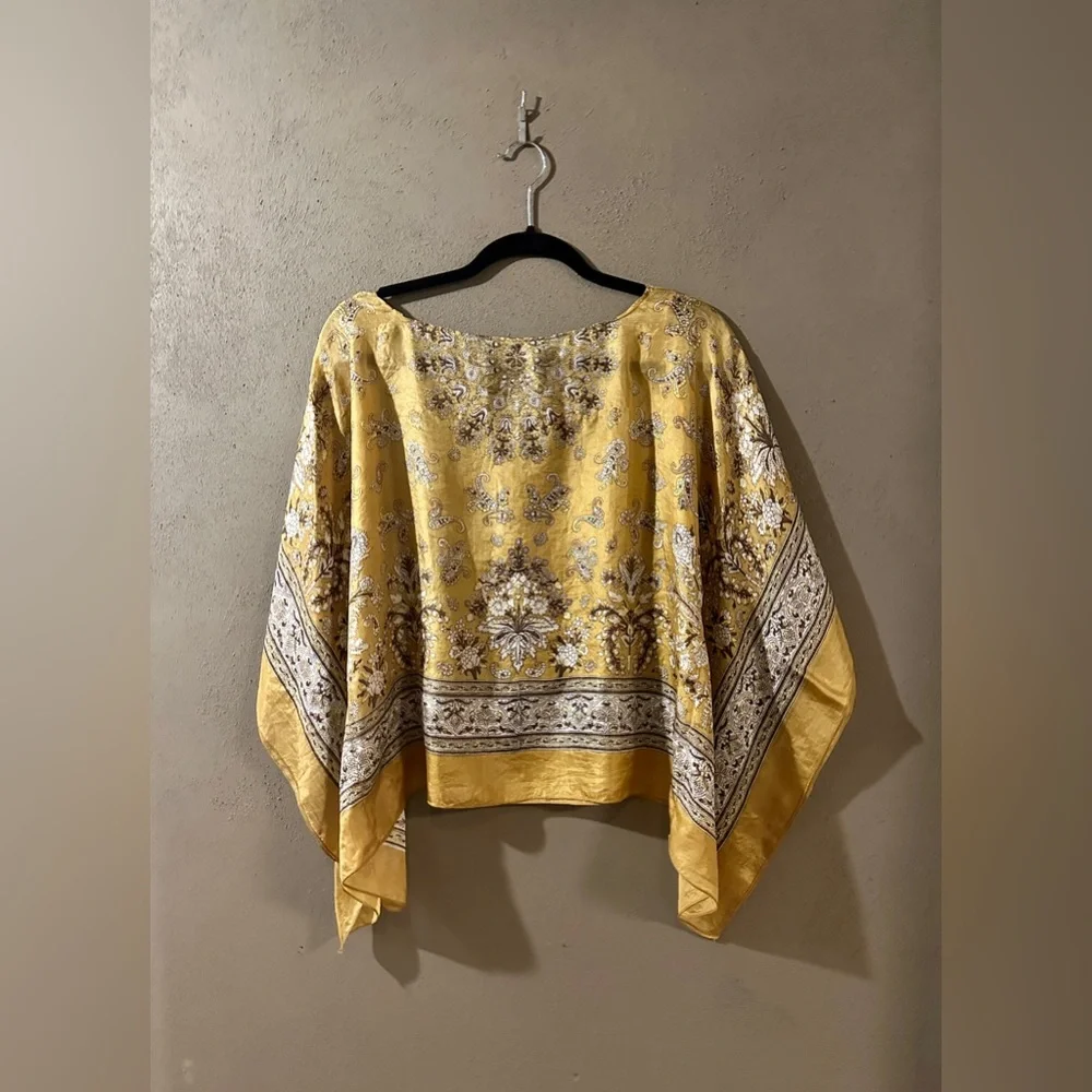 100% silk poncho top, size S, gold yellow color with pattern, butterfly sleeves - Picture 3 of 4